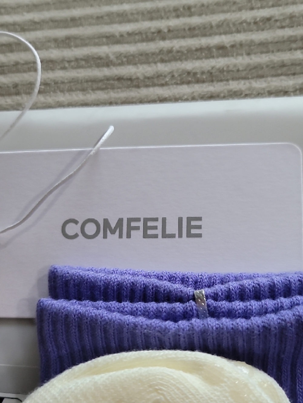 Comfelie Women’s 3-Pack Ribbed Crew Socks For Yoga/Pilates - Picture 3 of 4